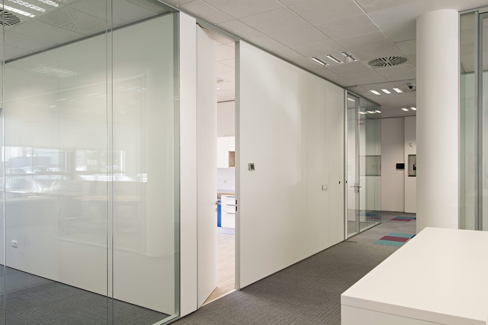 espacio funcional en oficinas modernas